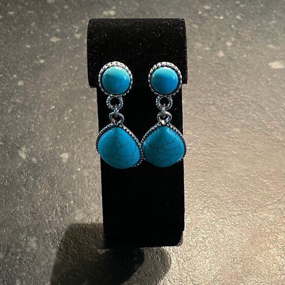 Elegant Curved Velvet-Covered Earring Display (NWOT) - Picture 7 of 7